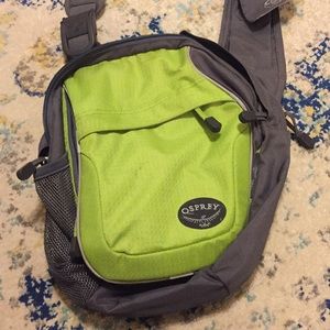 Osprey—Green Veer Vertical Shoulder Bag